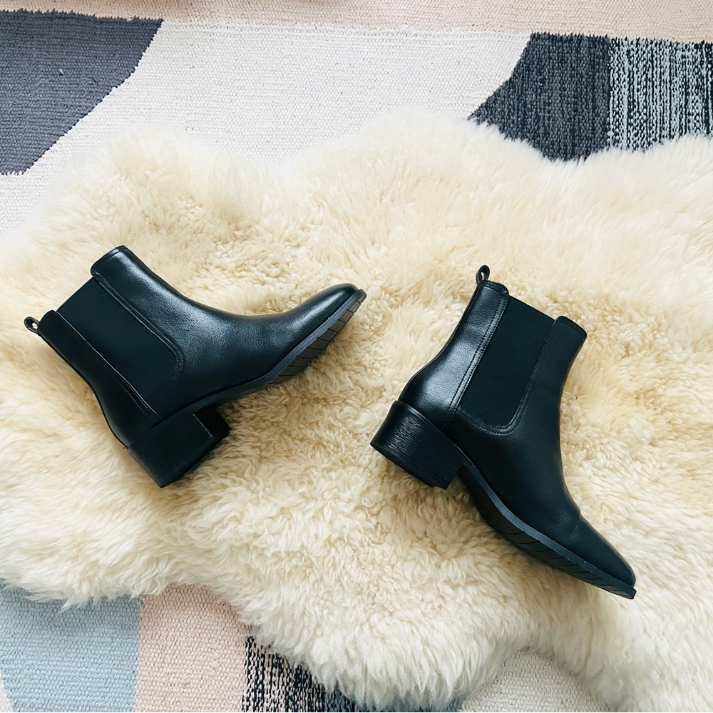 NWOB Kenneth Cole Salt Chelsea boot